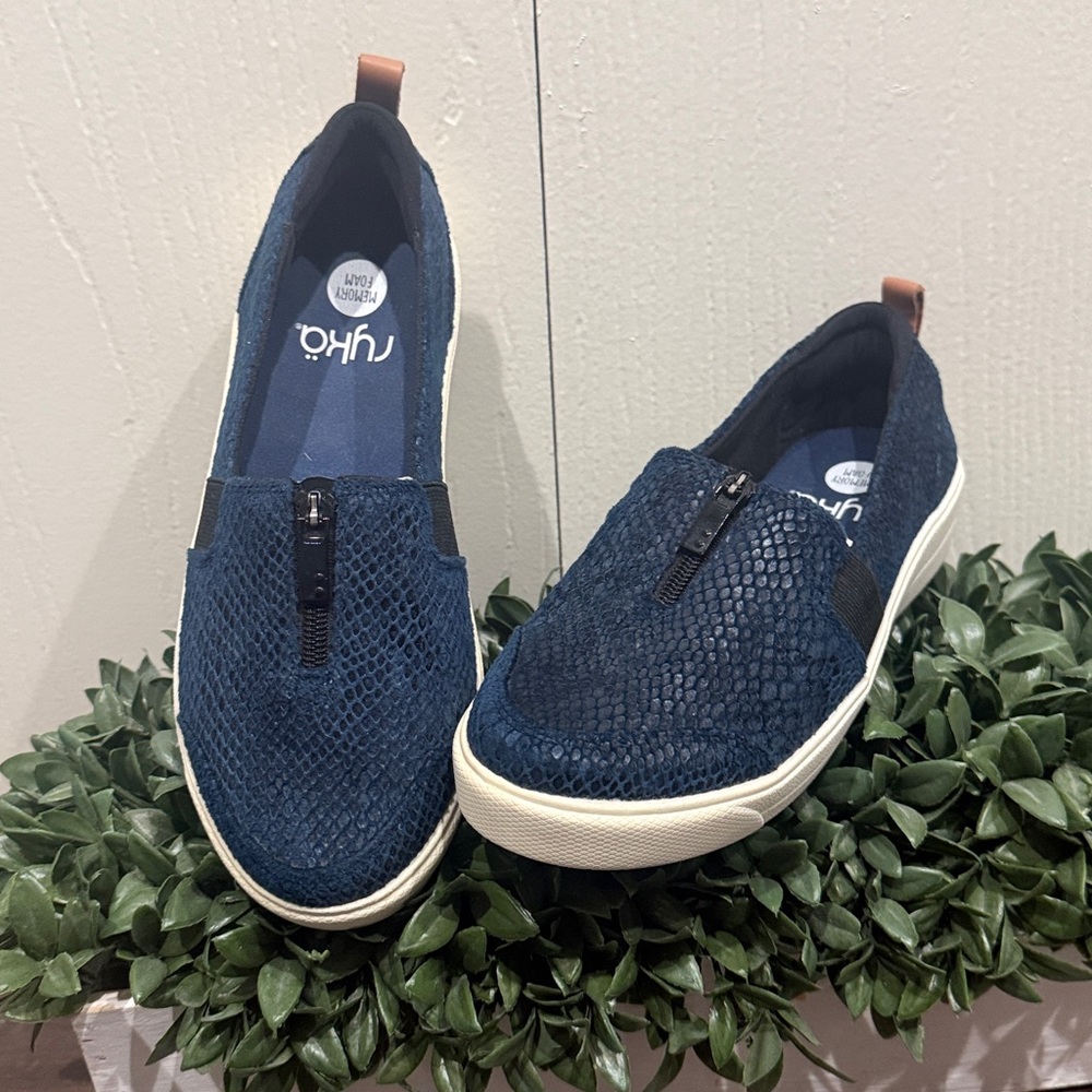 Ryka Womens Vivvi Faux Suede Snakeskin Slip On Shoes Size 7